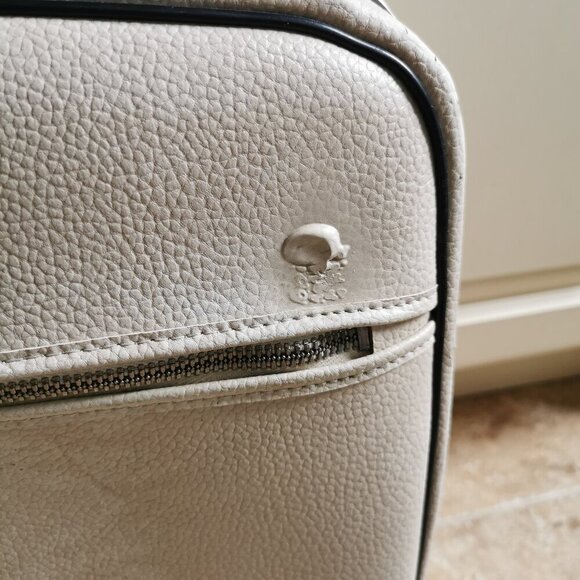 Vintage Suitcase White Leatherette Riviera Luggage Case Photo Prop - Picture 9 of 13
